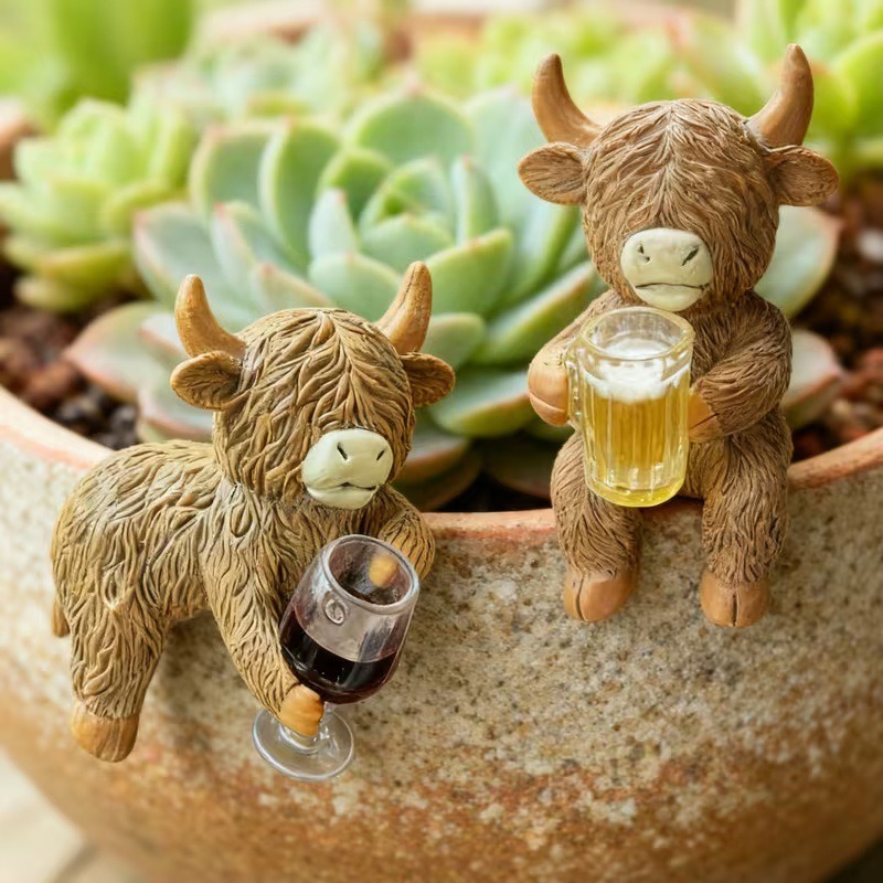 Funny HighlandS Cow Figurine D - Wine Beer Garden ulasan dan harga